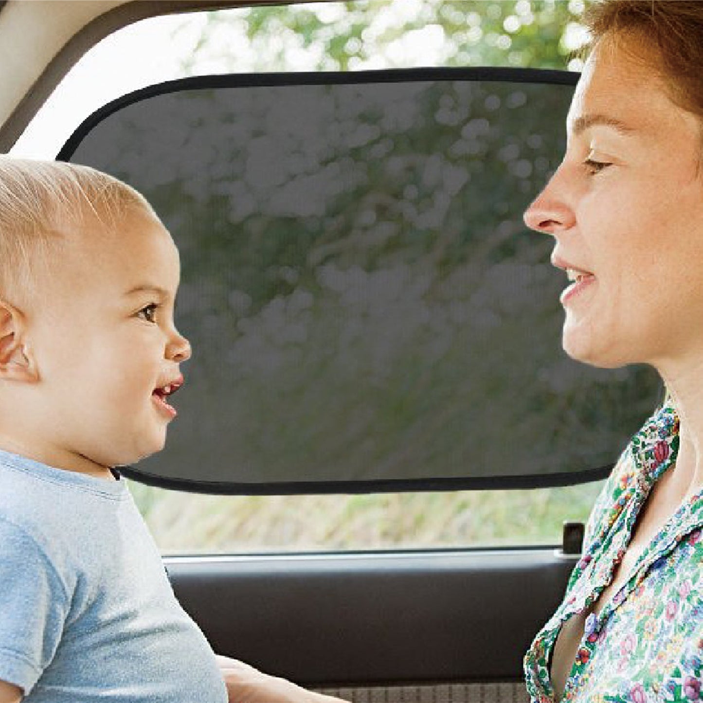 Selbstklebender Sonnenschutzvorhang für Ihr Kind im Auto